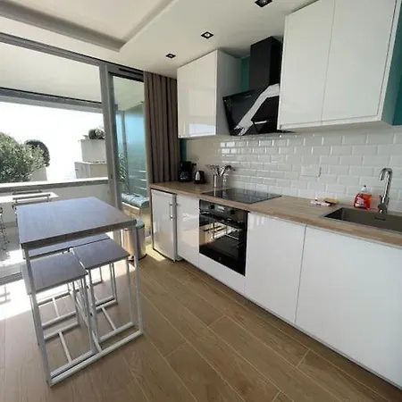 Le Bali , Terrasse, Piscine Et Parking Prive Apartment *