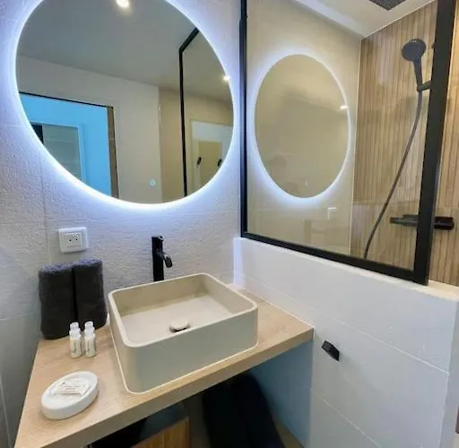 Le Bali , Terrasse, Piscine Et Parking Prive Lägenhet *